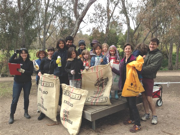 Moreland PS Parents and students Clean Up Coburg 2018